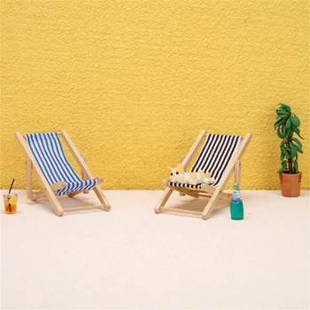 Мини сгъваем раиран дървен плажен стол с регулируема облегалка стол за слънчеви бани шезлонг шезлонг куклен дом мебели декоративен стол Изображение