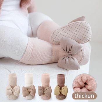 бебе момичета чорапи с лък зимата топло мек памук малко дете деца обувки плътен цвят против хлъзгане новородено бебе първи проходилки Изображение