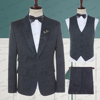 Нови сватбени костюми за мъже 3 бр комплект синьо черно смесено писмо модел туид официален бизнес по поръчка (яке + панталони + жилетка) Изображение